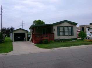 2555 Lawndale Rd, Grand Forks, ND 58201