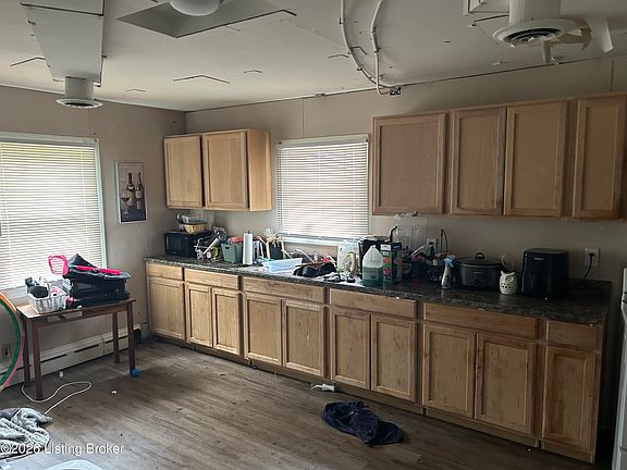 2nd image of 3254 Taylor Blvd