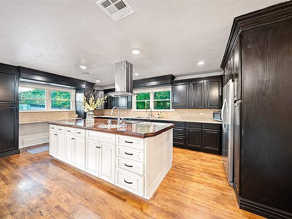 4th image of 4636 NW Meadowbrook Dr
