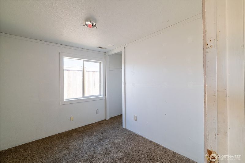 4th image of 1320 Delaware Avenue