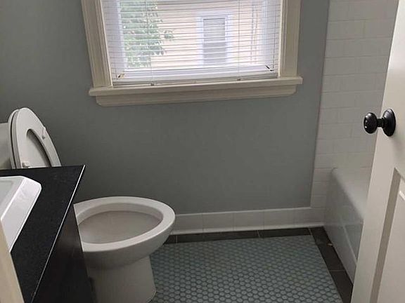 3rd image of 135 Berkeley Ave Floor 2
