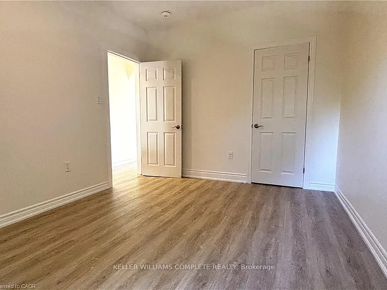 76 Wentworth St S #2 — Photo 5