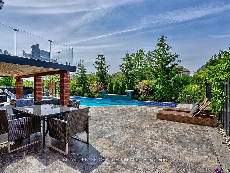 2499 Highmount Cres — Photo 40