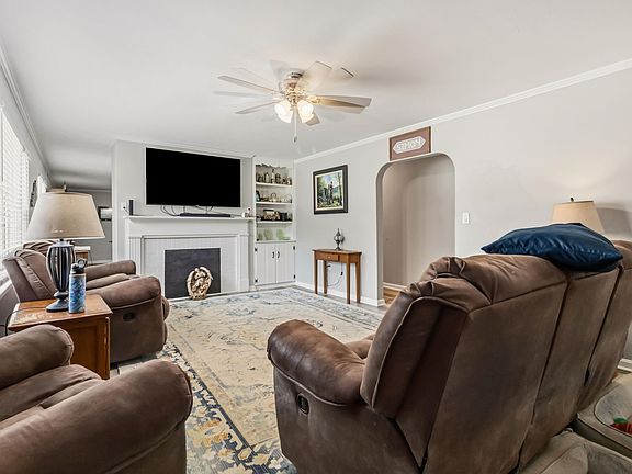 2nd image of 518 Baker Ct