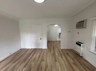 5225 De Longpre Ave, Los Angeles, CA 90027