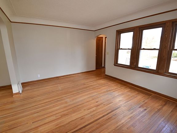 3rd image of 2326 Cleveland St NE