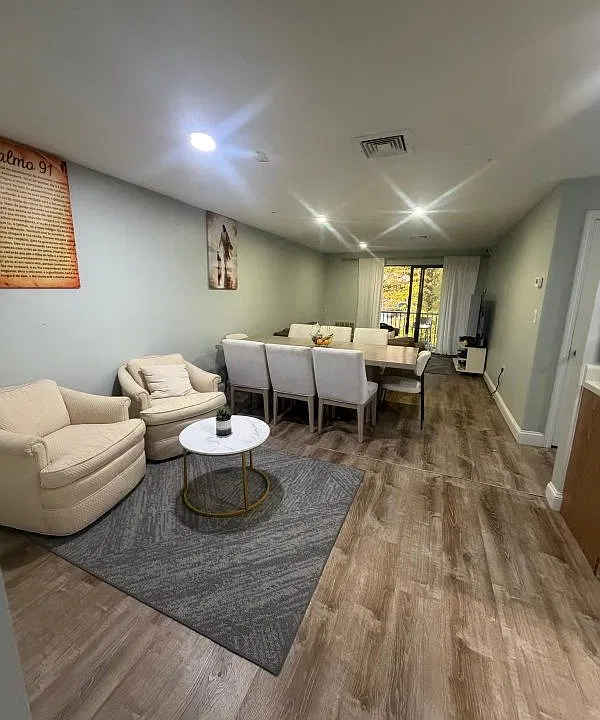 1120 Blackstone Dr