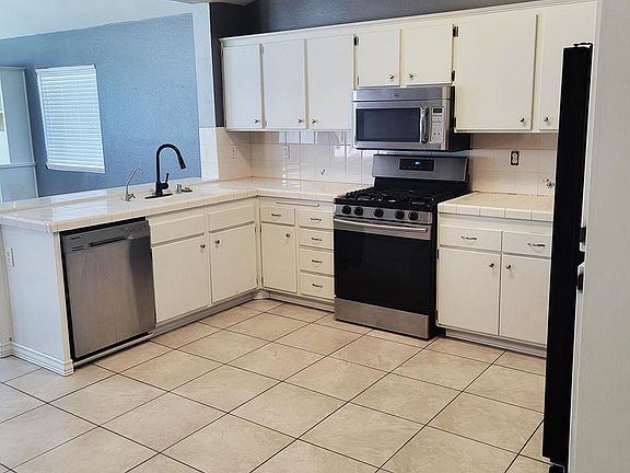 5th image of 45414 Clubhouse Dr