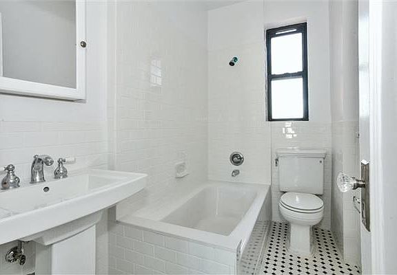 5th image of 4410 Cayuga Ave APT 5C