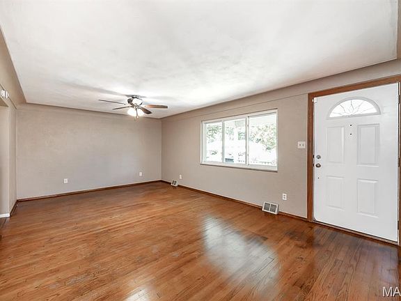 4th image of 916 Peony Dr