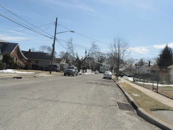 5th image of 825 Fullerton Ave