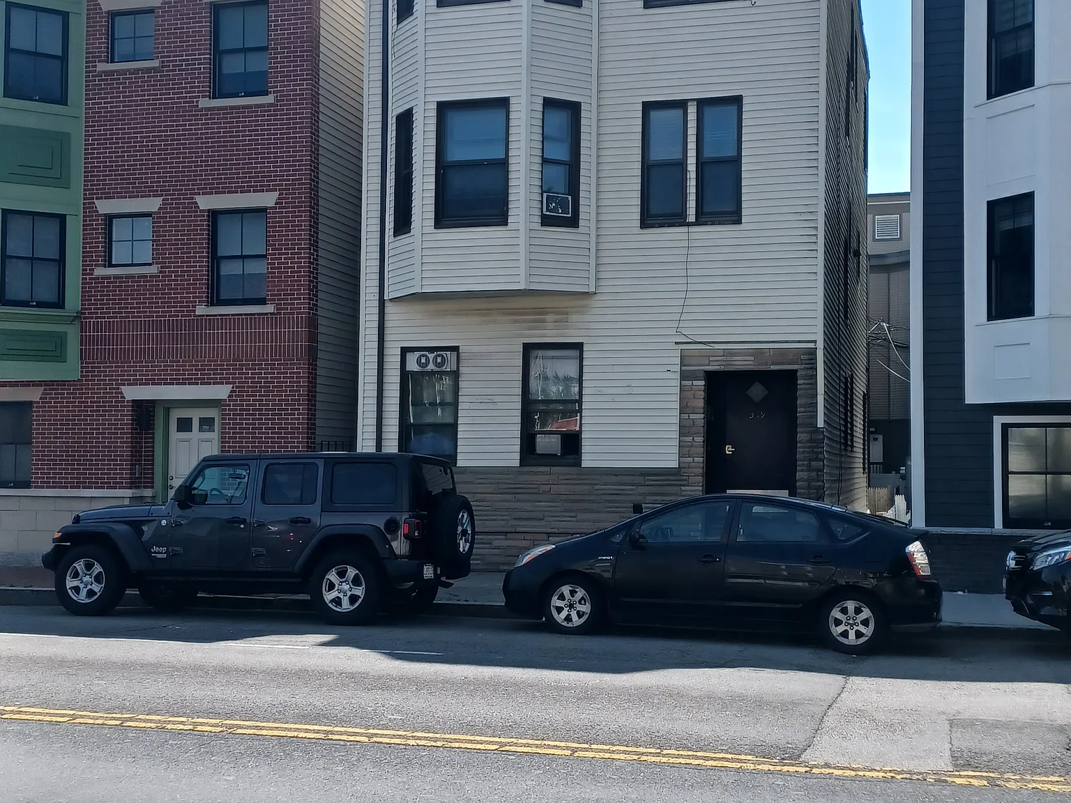 339 Chelsea St — Photo 1