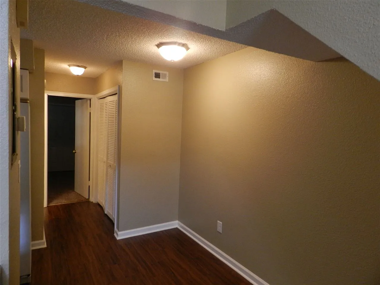 2 bed, 992 sqft, $1,400 — Photo 4