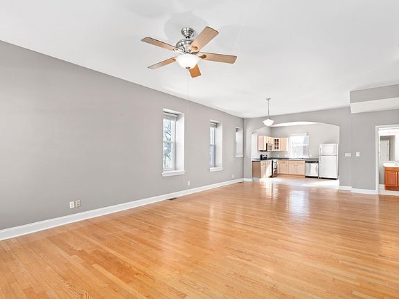 3rd image of 3128 Halliday Ave