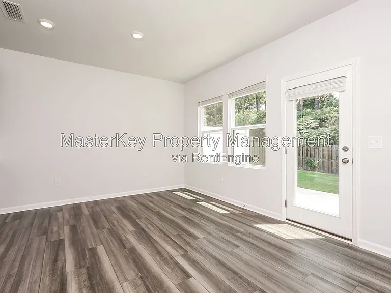 804 McKenzie Park Ter — Photo 8