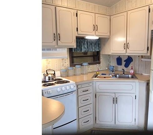 2nd image of 4521 Liberty Ln E
