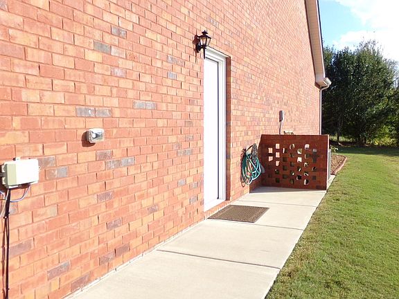 4th image of 144 Chase Cir