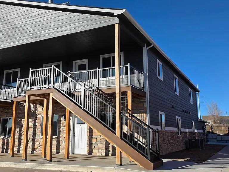 1026 Center Dr — Photo 3