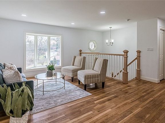 3rd image of 646 Westland Dr