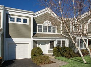 47 Alex Dr, White Plains, NY 10605