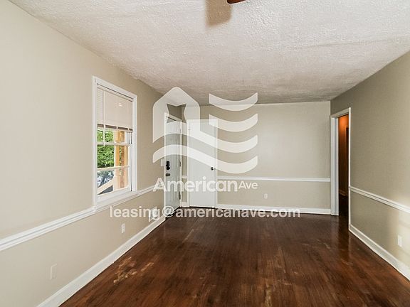 524447_003_living_room_12861597.jpg