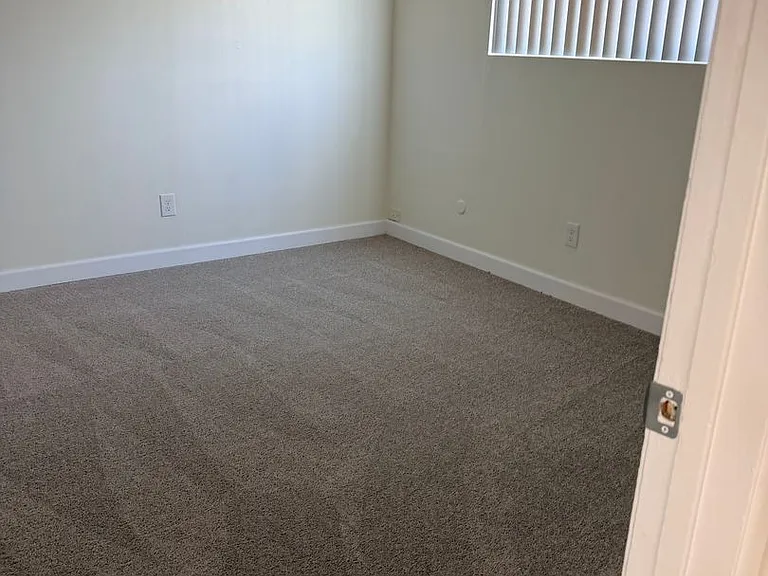 Leo's Apartments — Photo 25