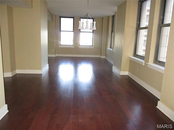 3rd image of 300 N Broadway Unit 1406
