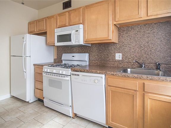 3rd image of 1110-1116 Maryland St