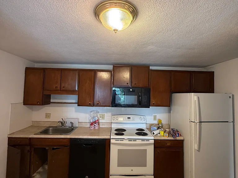 330 Shirley St #36 — Photo 8