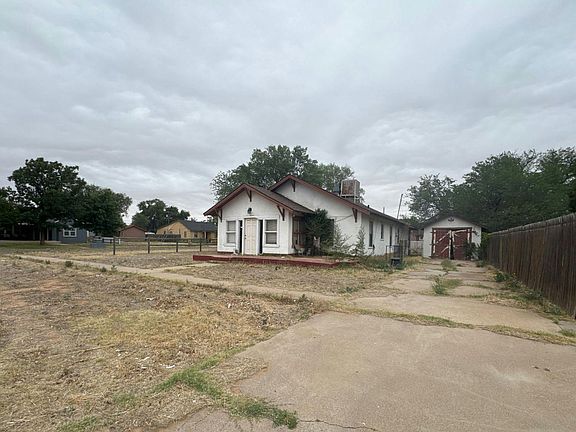 2nd image of 620 W 10th St