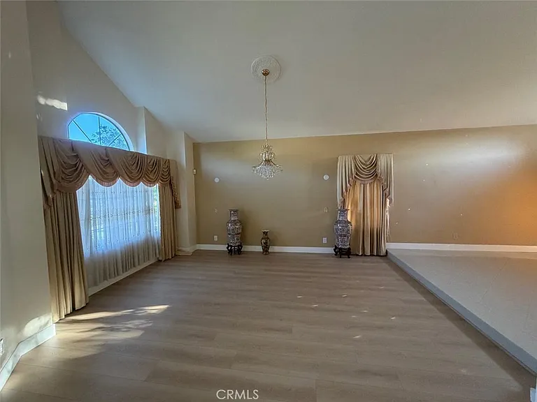 807 Cottonwood Way — Photo 2