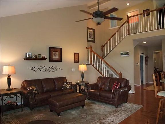 4th image of 623 Southerness Dr