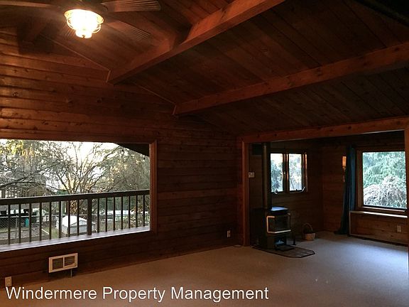 5th image of 9397 NE Loughrey Ave