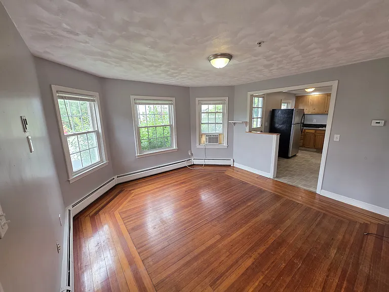 75 Dennis St — Photo 2