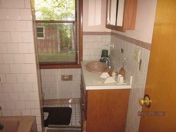 3rd image of 69 Boyd Ave