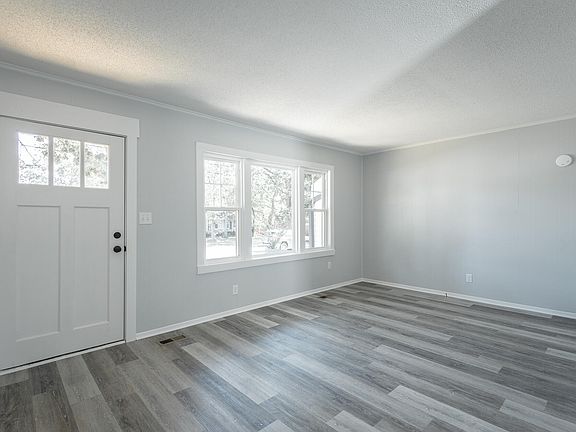 5th image of 118 Tanforan Dr