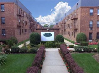 215-43 48th Ave #2D, Oakland Gardens, NY 11361