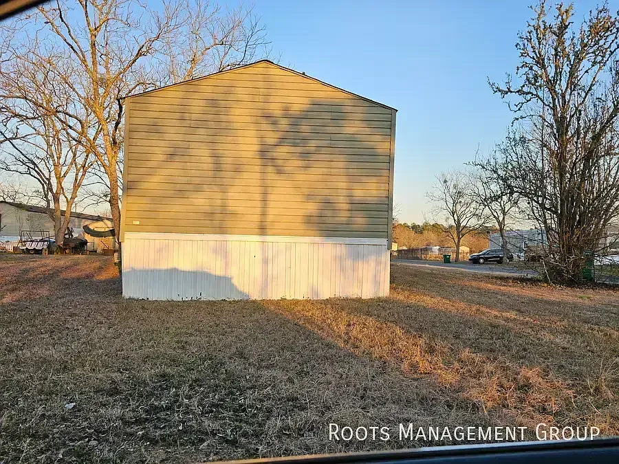 Building Photo - 2710 Oakridge Dr #44