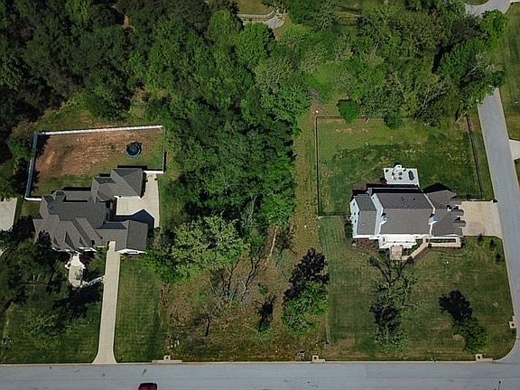 3rd image of 2841 N Lubbock Ln