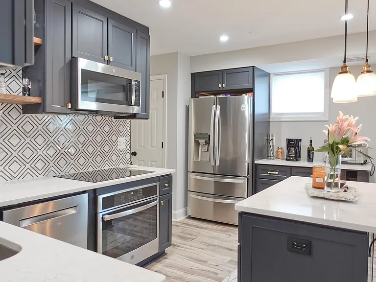 1315 N Lynnbrook Dr — Photo 1