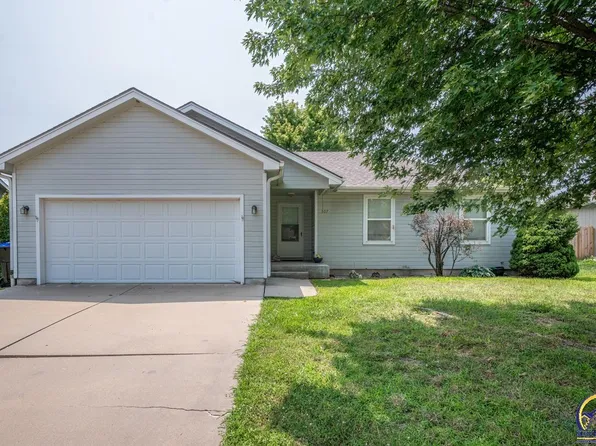307 NE Aspen Ln, Topeka, KS 66617