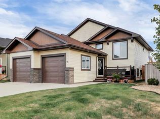 46 N Mackenzie Cres, Lacombe, AB T4L0B3