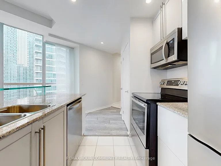 208 Queens Quay St W #2212 — Photo 13