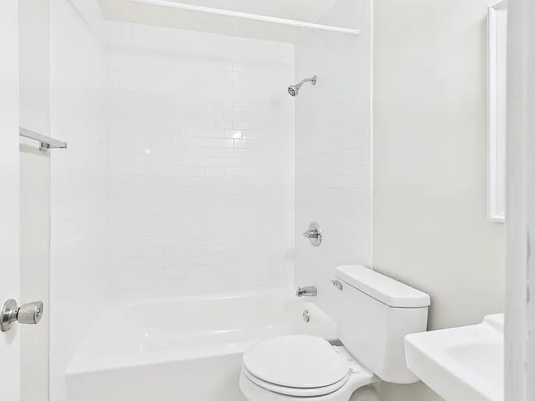 Forest Square Apartments — Photo 17