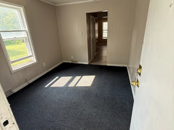 2226 Cudaback Ave Floor 1, Niagara Falls, NY 14303