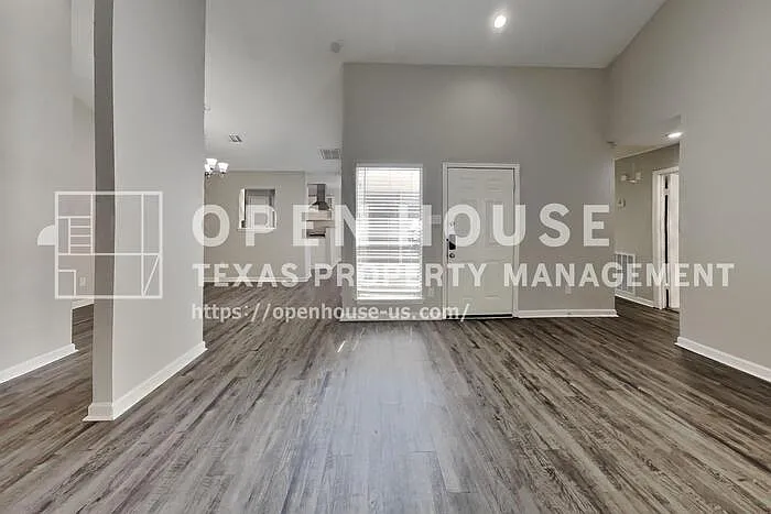 6823 Heather Hollow Dr — Photo 3
