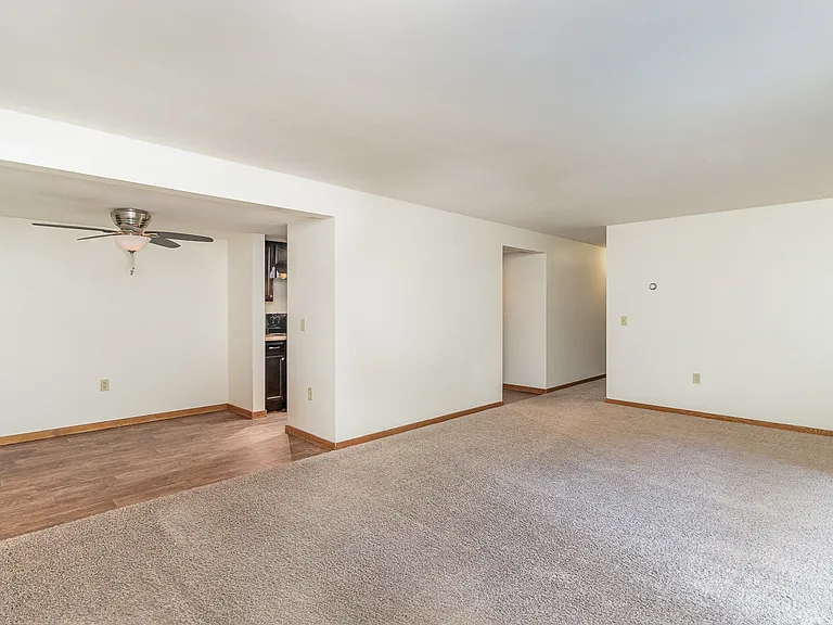 Golden Valley, MN Valley View Apartments | 22B | Living