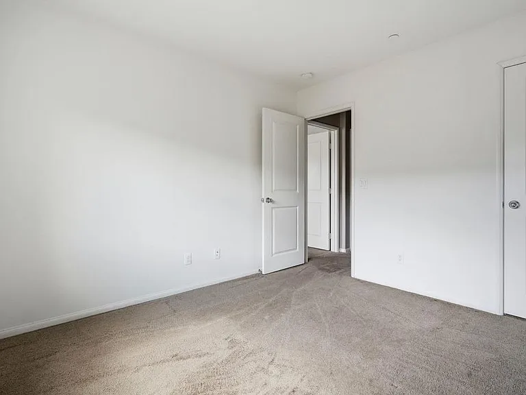 477 Prosperity Dr — Photo 34
