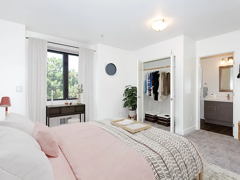 1122U — Photo 12