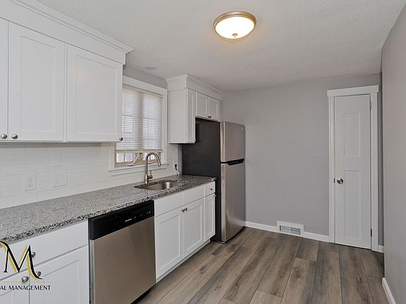 3rd image of 320 Island Pond Rd